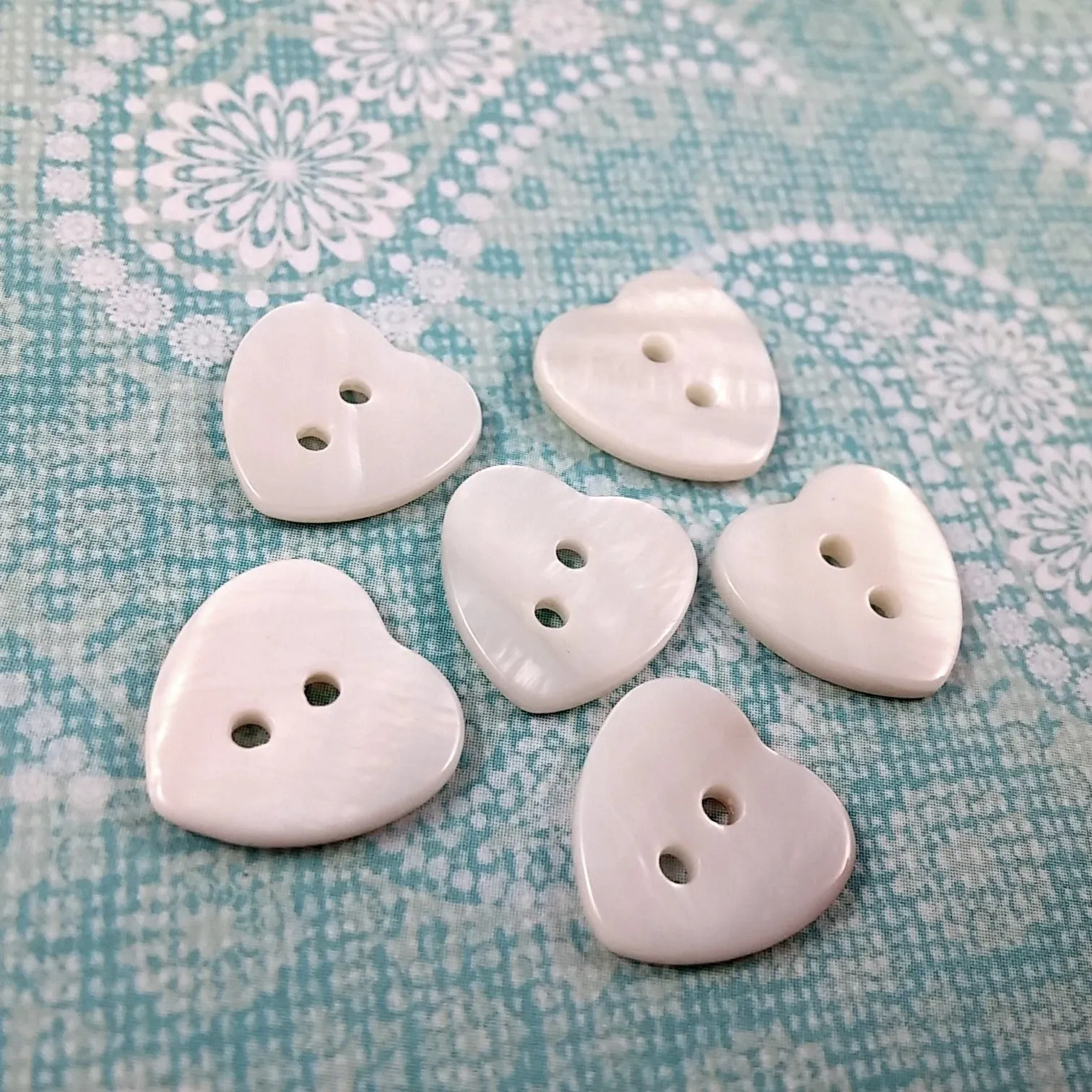 6 white heart buttons - Mother of Pearl Shell Buttons 12mm